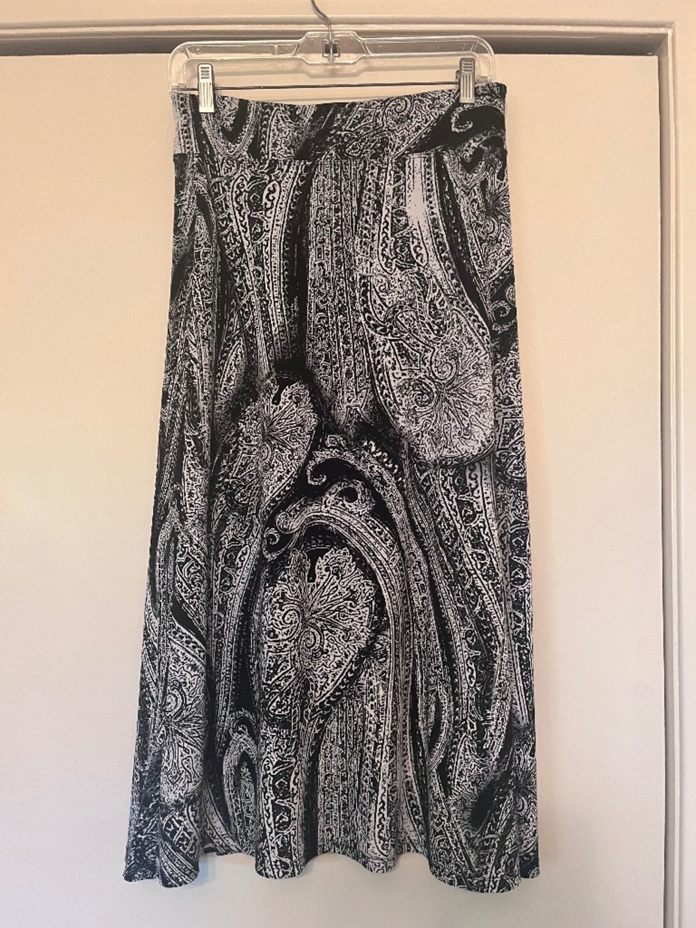 INVESTMENTS Women's Midi Skirt in Black & White Paisley Size XL